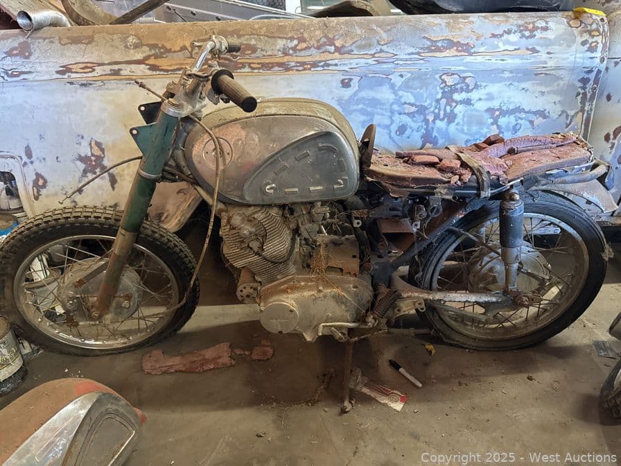 vintage-honda-motorcycle-612755