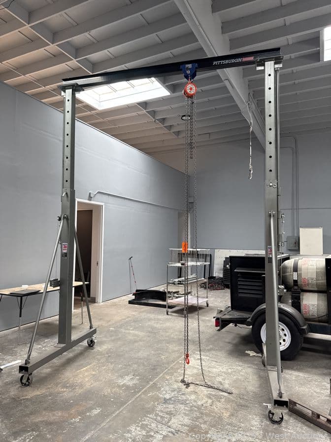 pittsburgh-automotive-adjustable-gantry-with-1-ton-hoist-607031