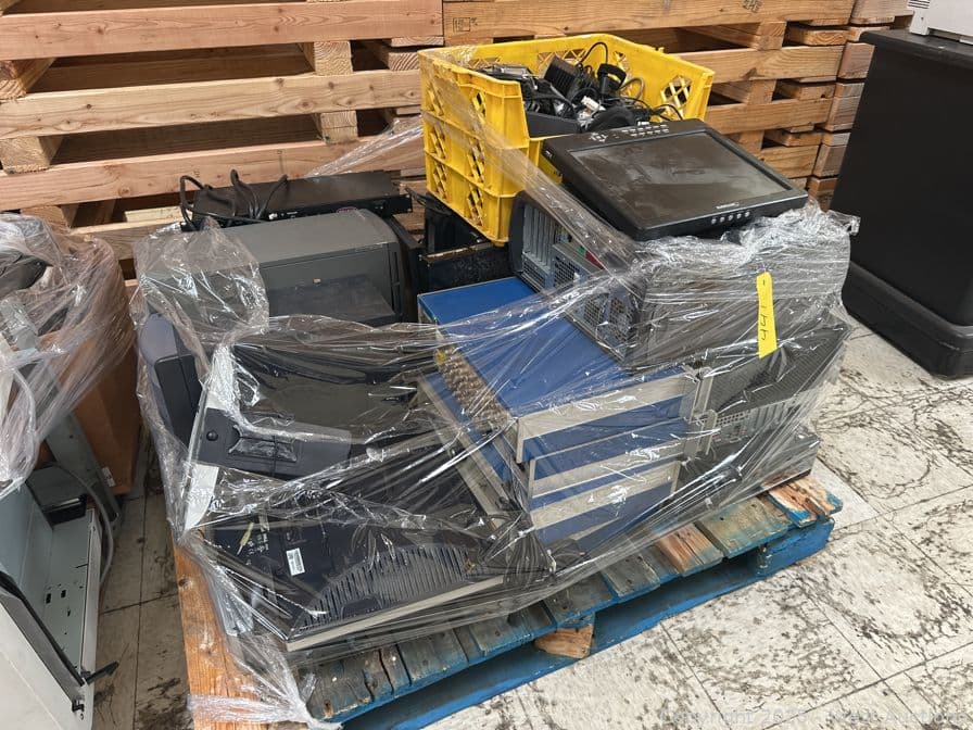 contents-of-pallet-defender-monitor-power-cables-dell-monitor-and-more-610097