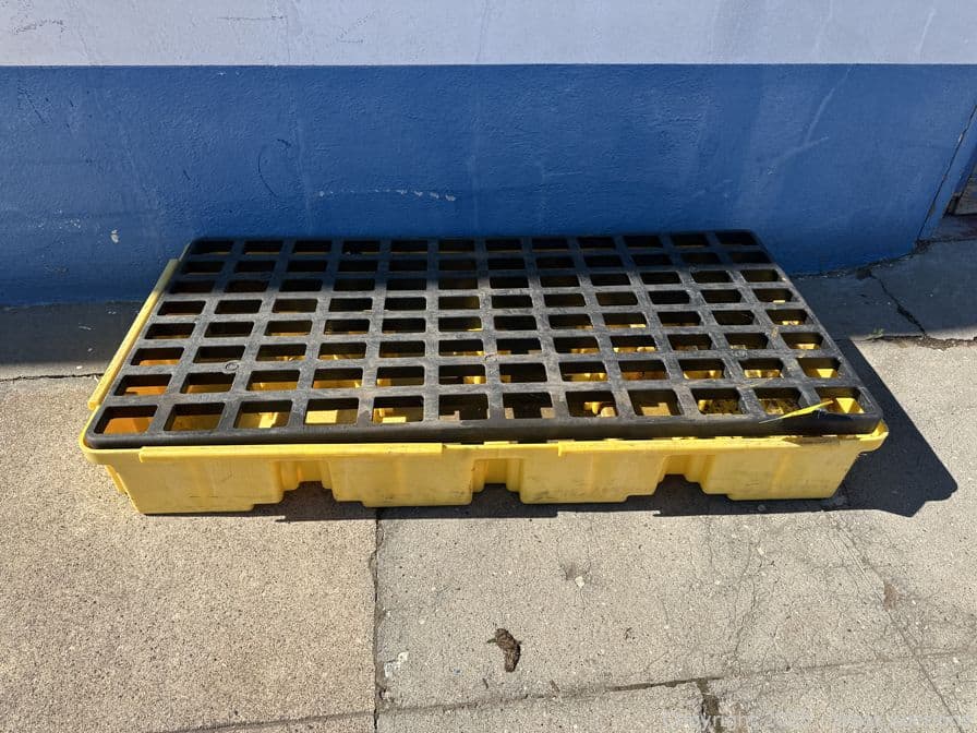 spill-containment-pallet-613765