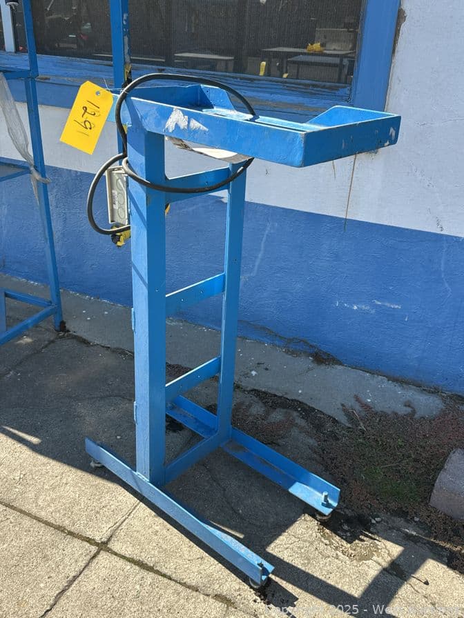 steel-frame-with-power-outlet-613760