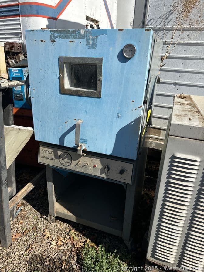 vega-rotomolder-613752