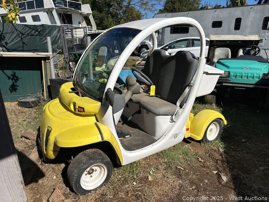2001-gem-electric-golf-cart-613826