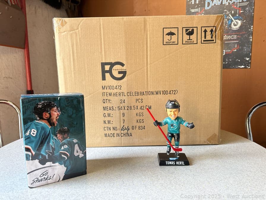 quantity-of-72-hertl-celly-bobbleheads-613839