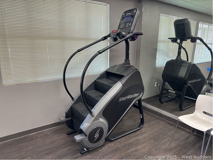 stairmaster-stepmill-gauntlet-series-8-stair-stepper-with-bluetooth-connectivity-613540