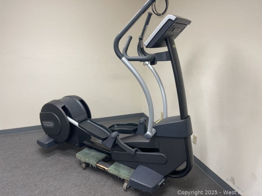 technogym-elliptical-mashine-exite-100-620301