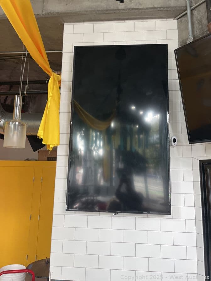 65-tcl-roku-flat-screen-tv-with-wall-mount-618305