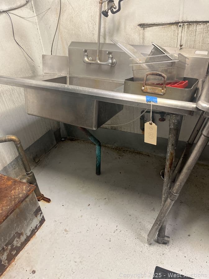 dishwashing-station-sink-and-counters-618348