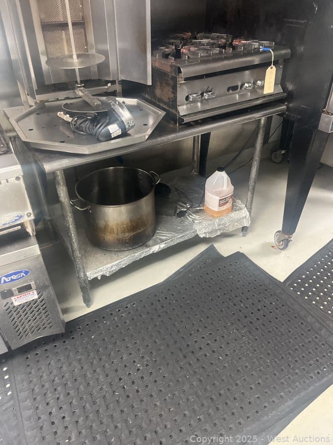 stainless-steel-prep-counter-618372