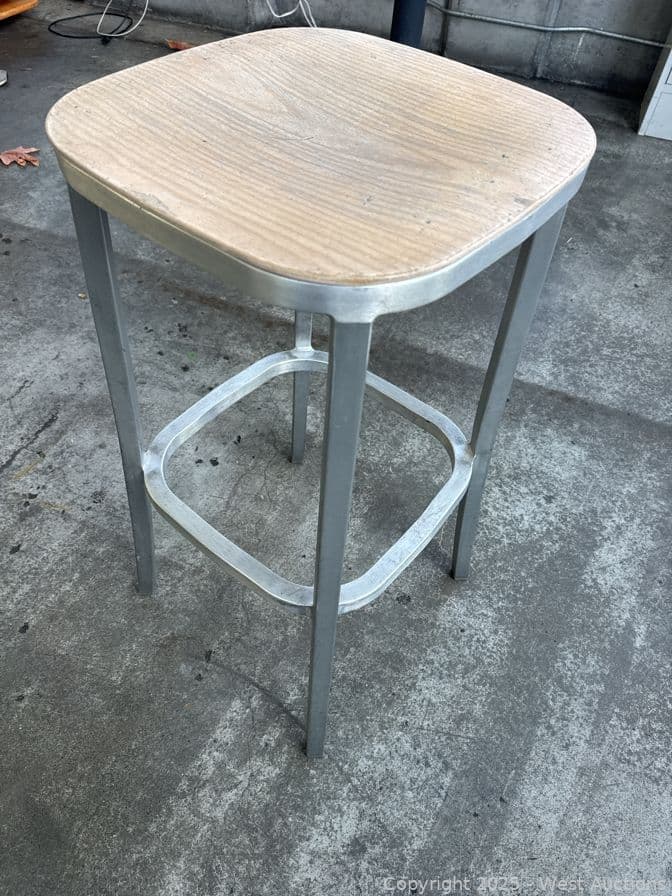 12-aluminum-38-ash-bar-stool-618288