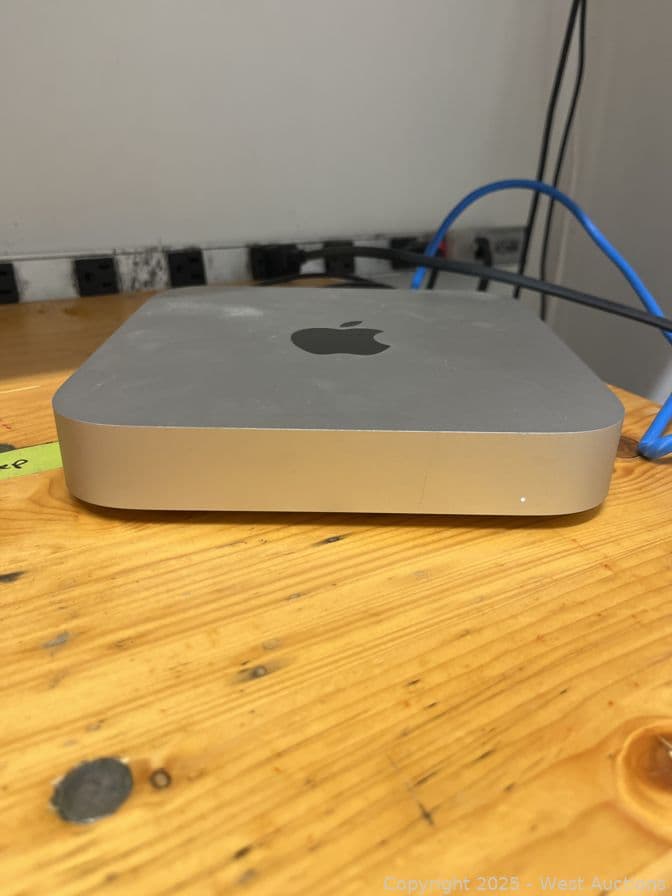 mac-mini-with-asus-monitor-and-keyboard-618386