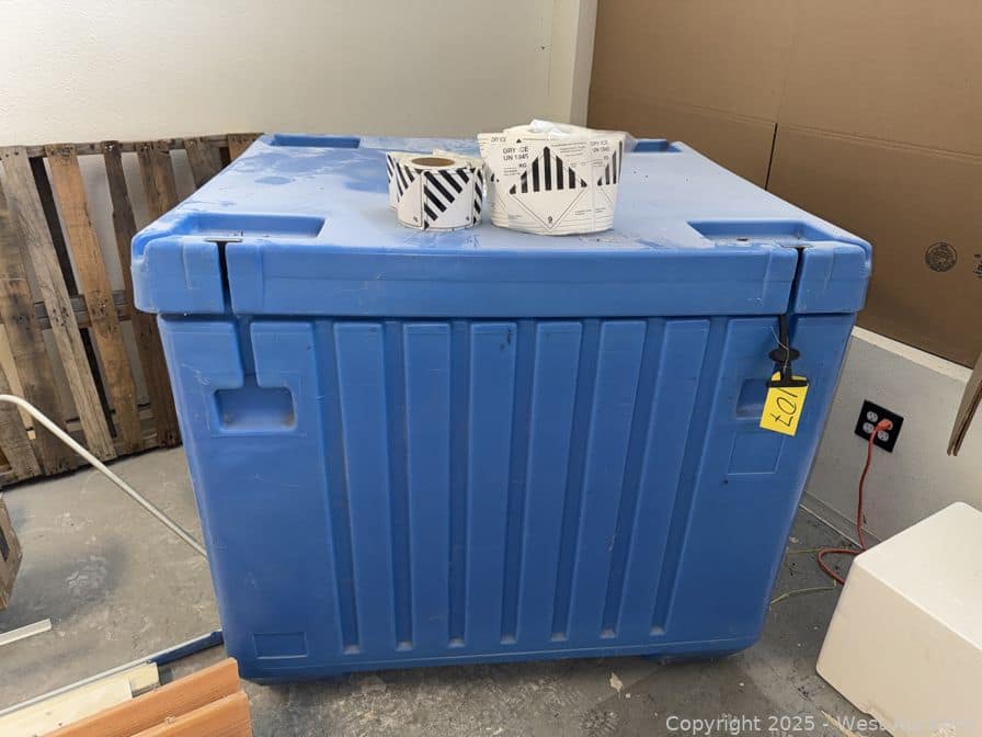 heavy-duty-insulated-forklift-ready-dry-ice-storage-container-622027