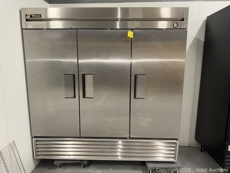 true-t-72-3-door-locking-refrigerator-622019