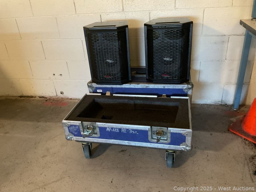 2-apogee-ae-3s2-speakers-in-road-case-617710