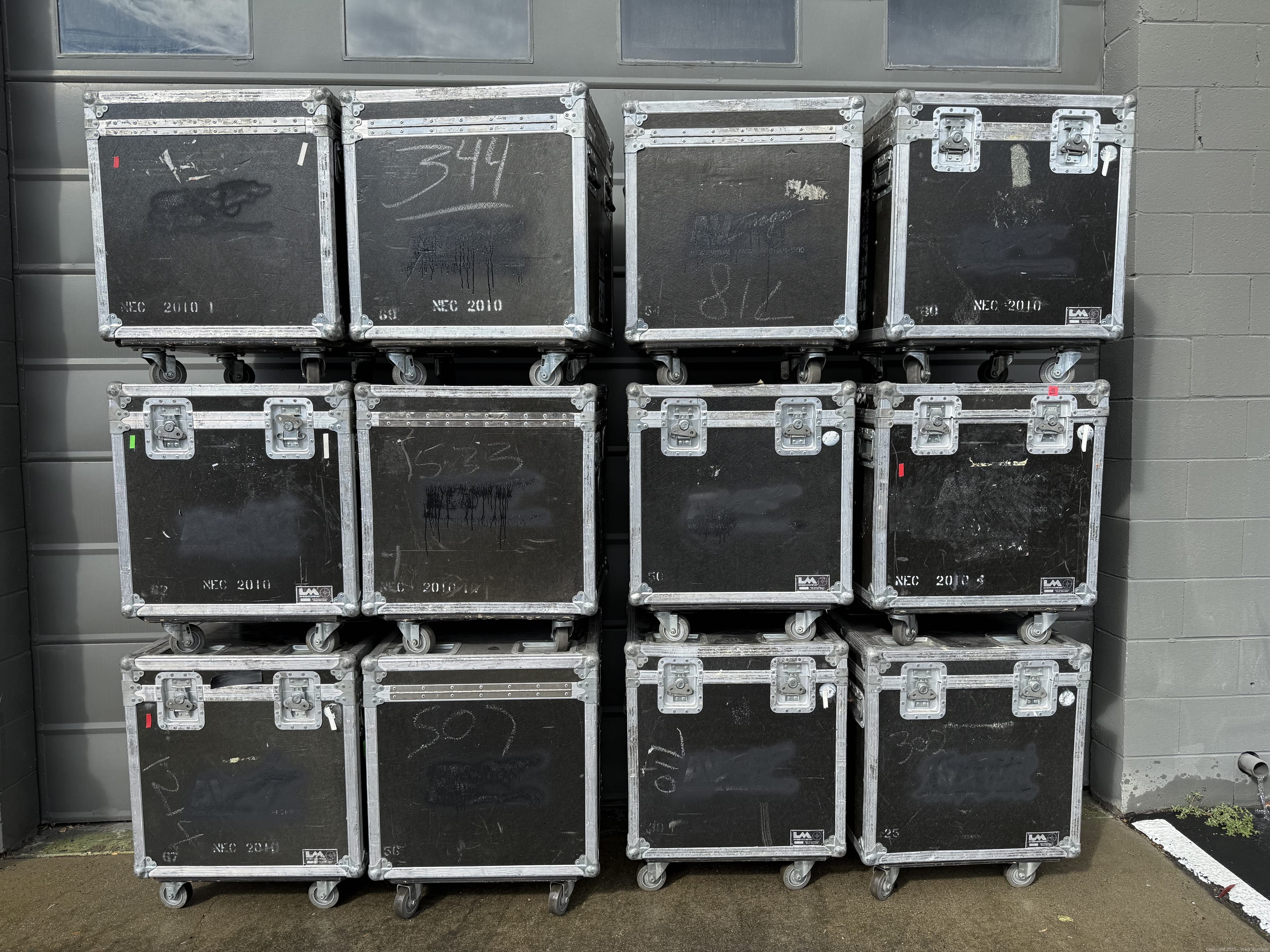 12-road-cases-black-617322