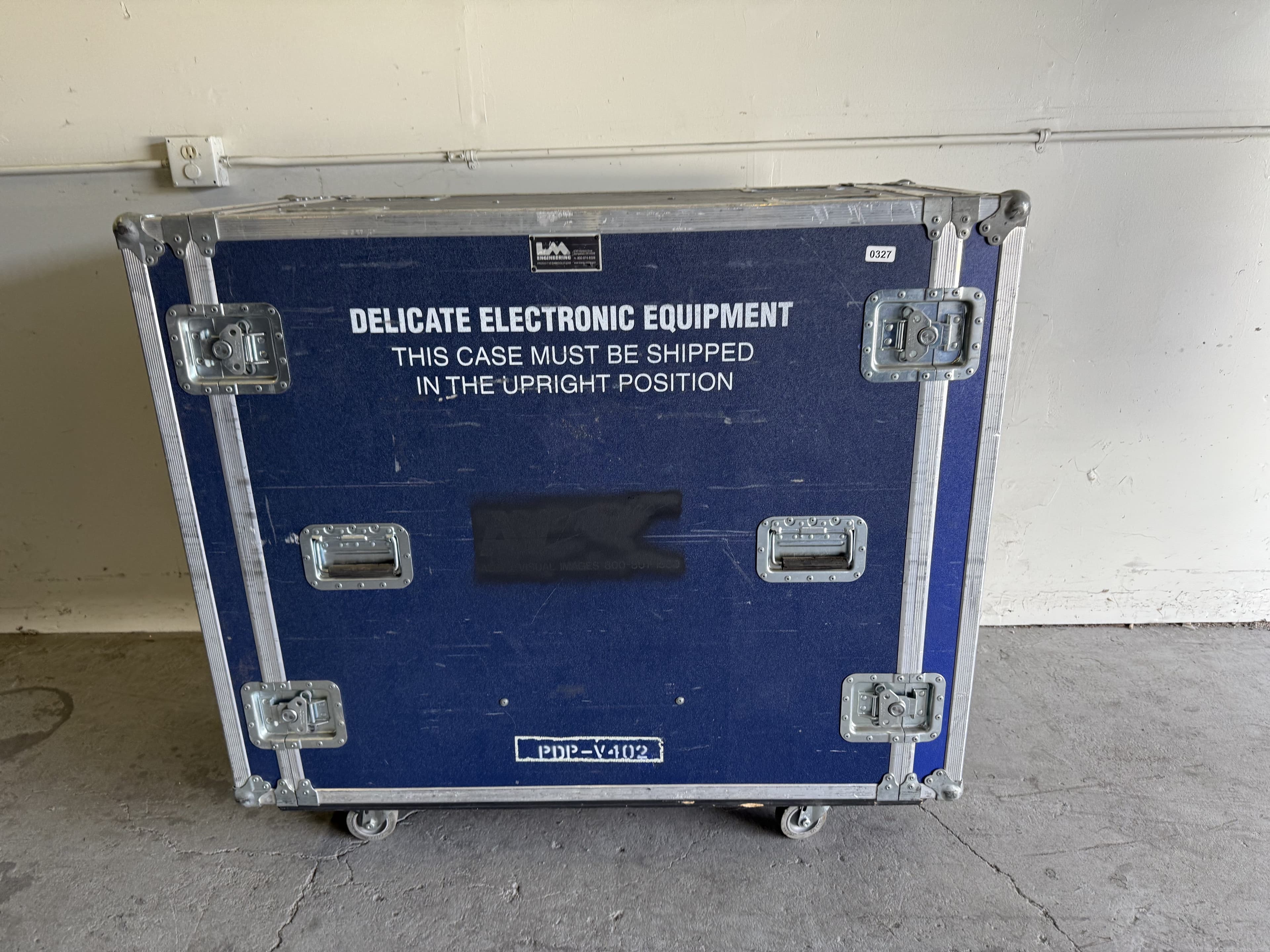 hitachi-tv-in-case-617331