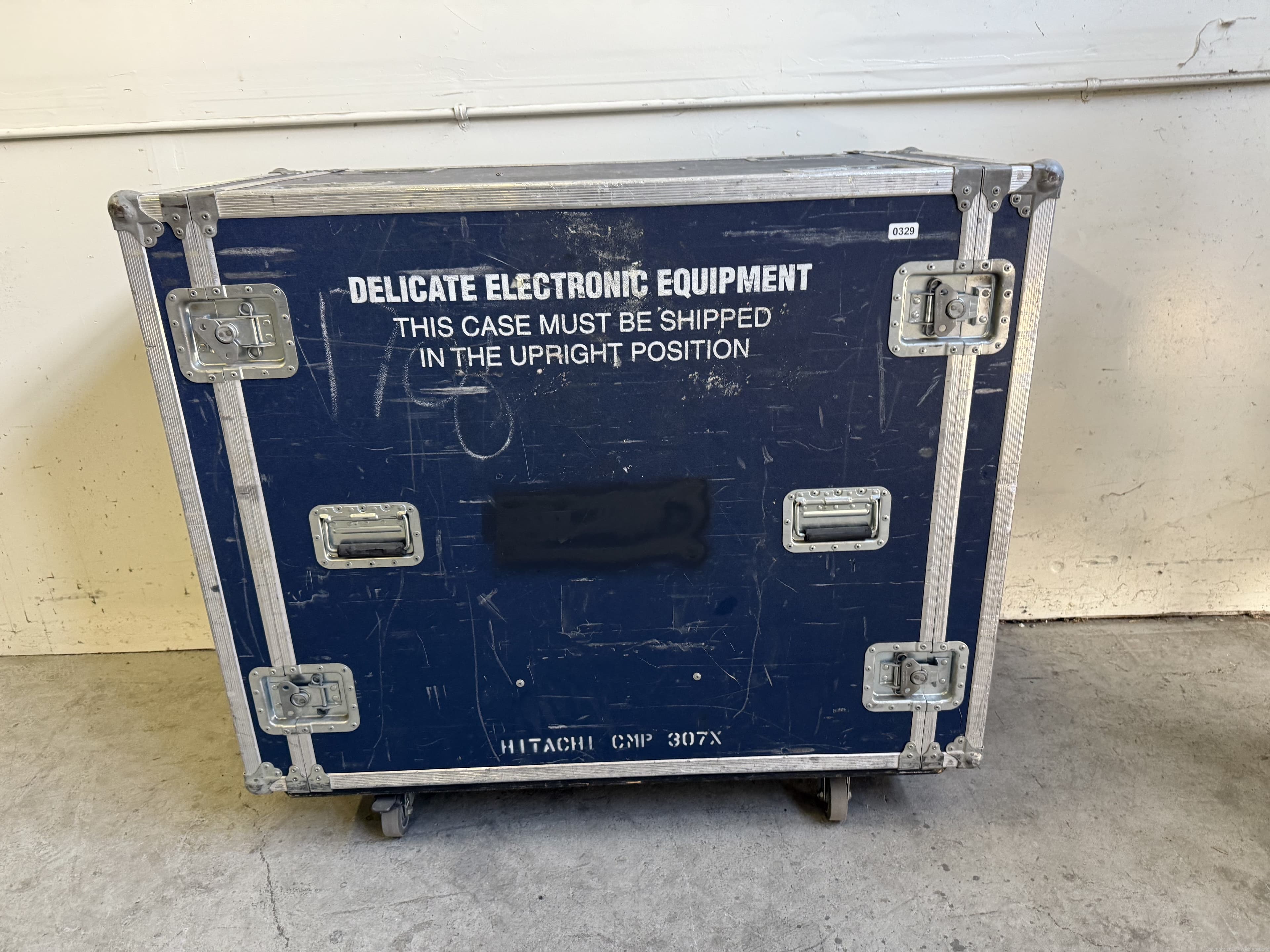 hitachi-tv-in-case-617338