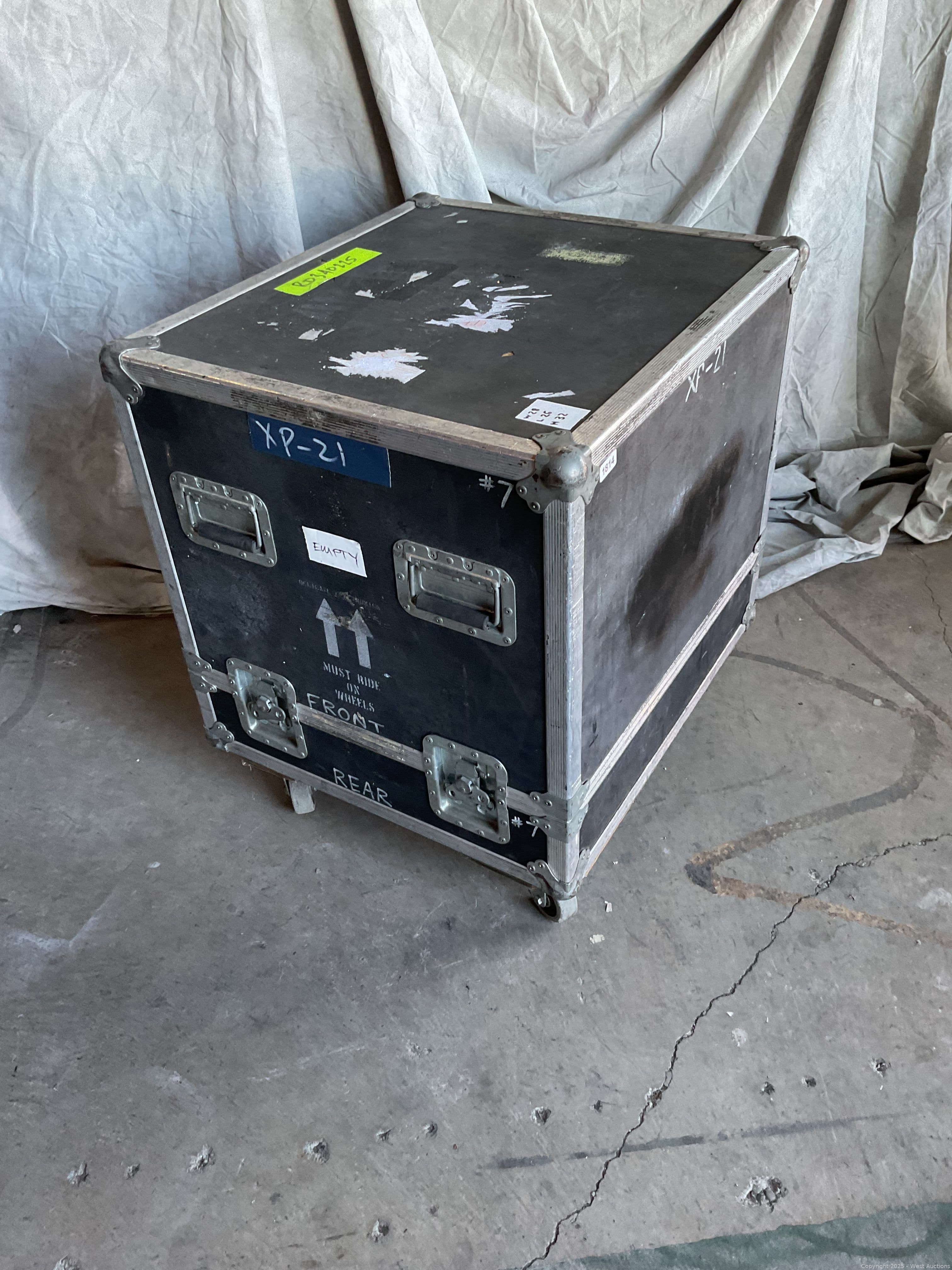 empty-road-case-617380