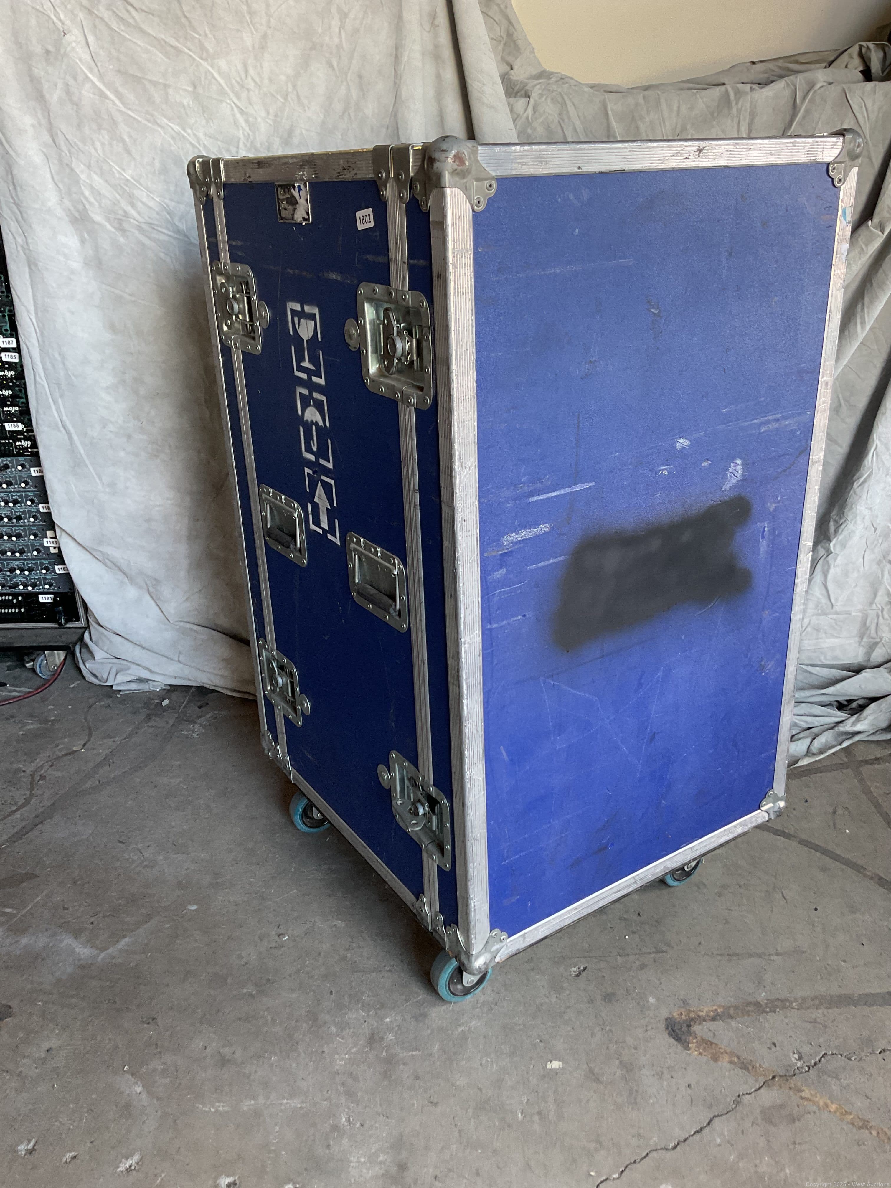 empty-rolling-rack-case-medium-large-617392