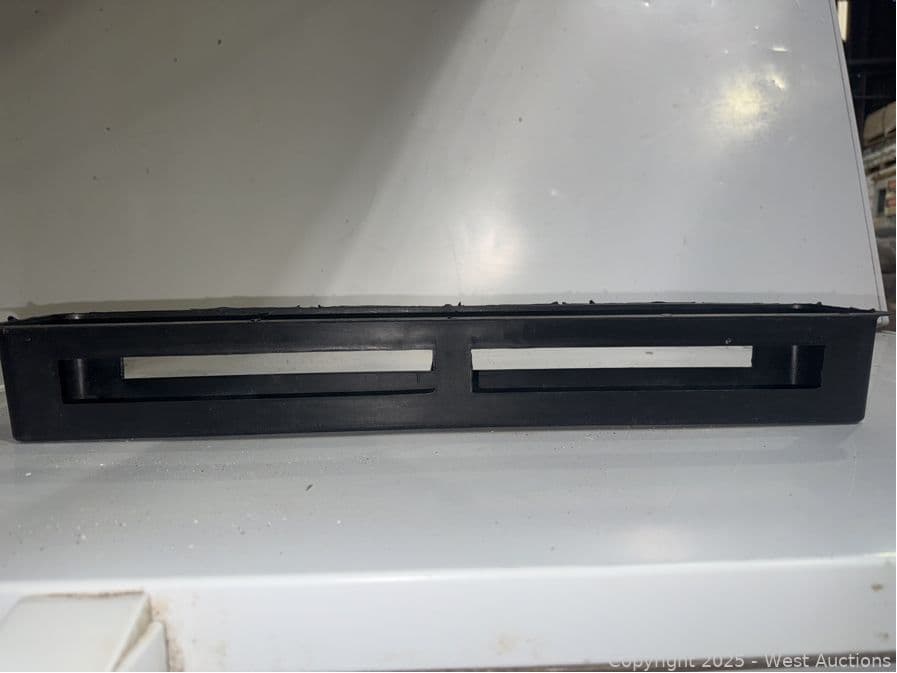 1-640-plastic-tray-narrow-624588