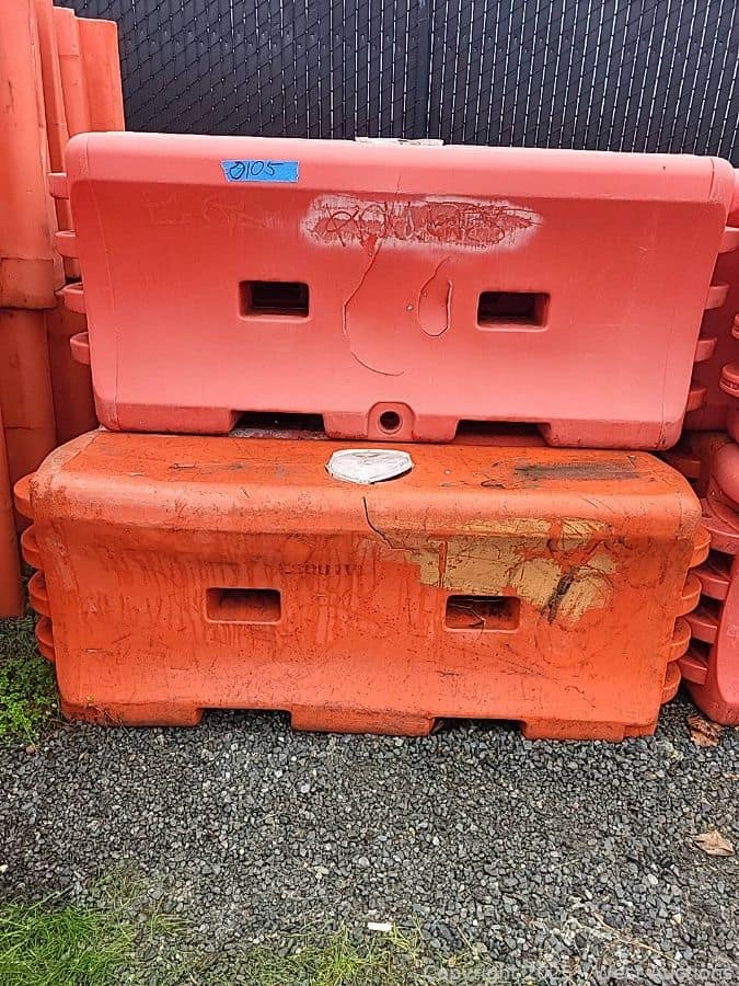 11-plastic-barricades-mmzbjmsh