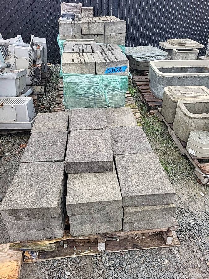 retaining-wall-blocks-and-cap-624283