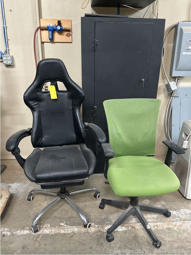 2-office-chairs-622094