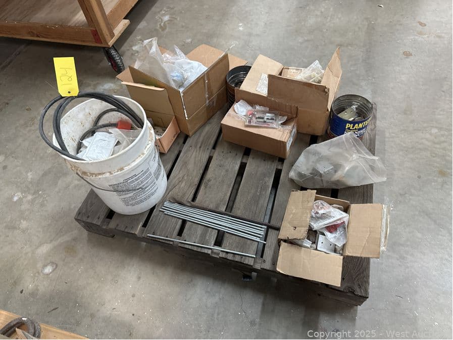 contents-of-pallet-assorted-hardware-brackets-622089