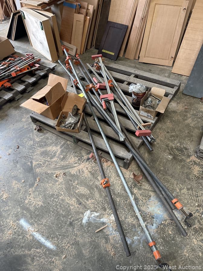 contents-of-pallet-clamps-door-hardware-622058