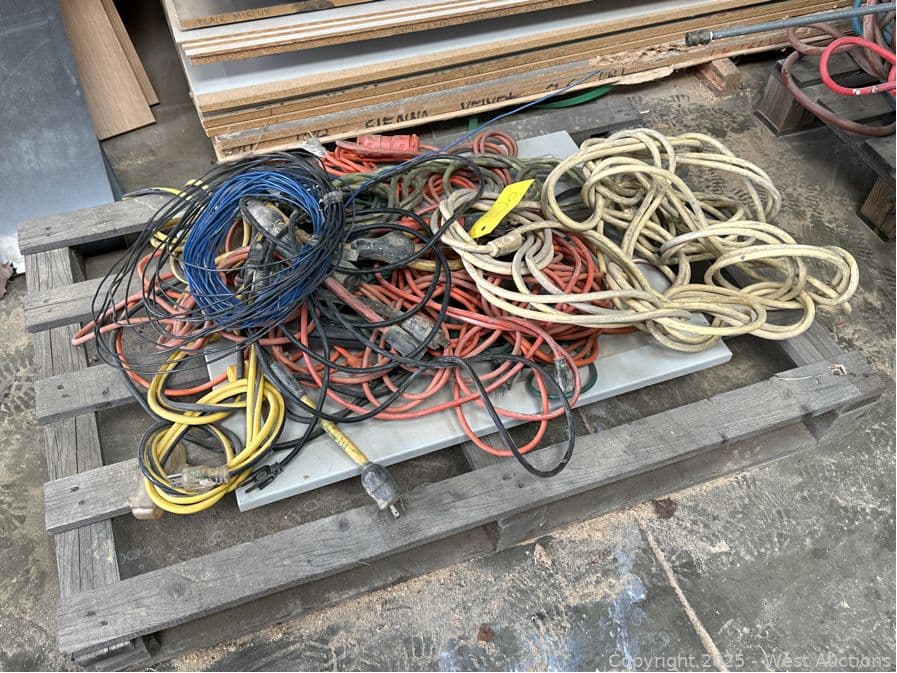 contents-of-pallet-extension-cords-622057