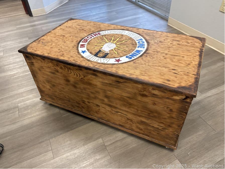 rolling-wooden-chest-623807