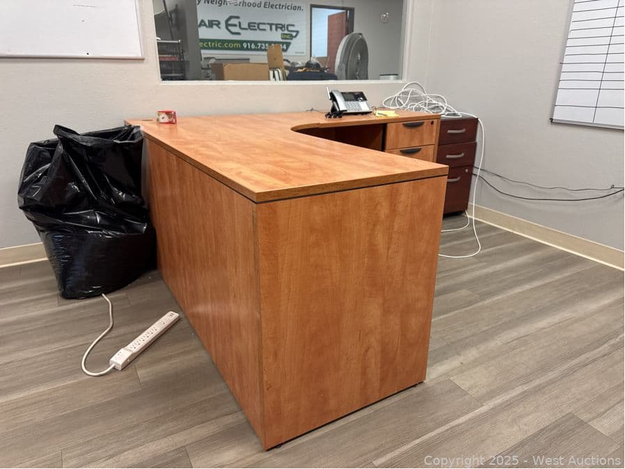 contents-of-office-2-desks-2-chairs-whiteboards-623766