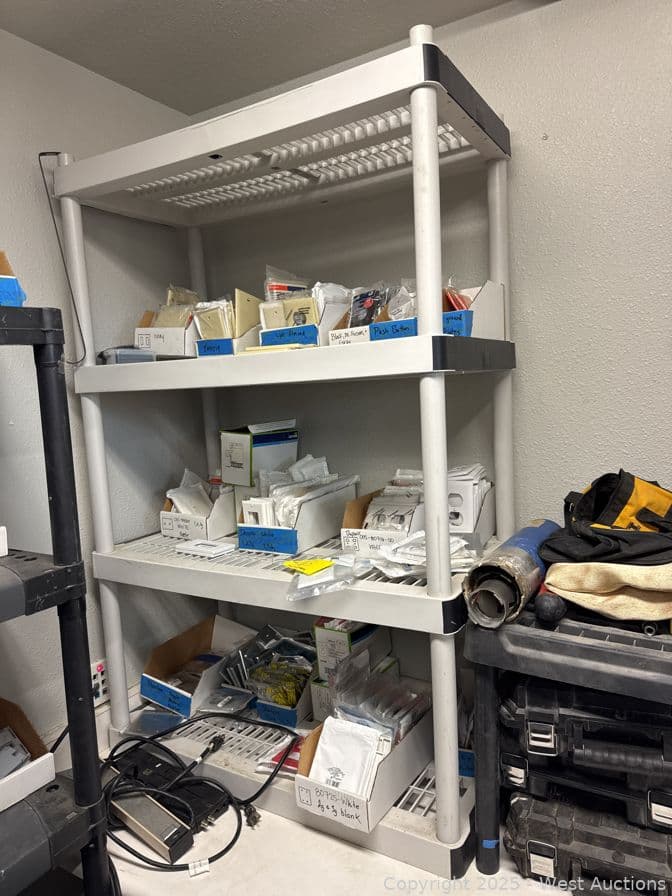 shelf-and-contents-wall-plates-623747