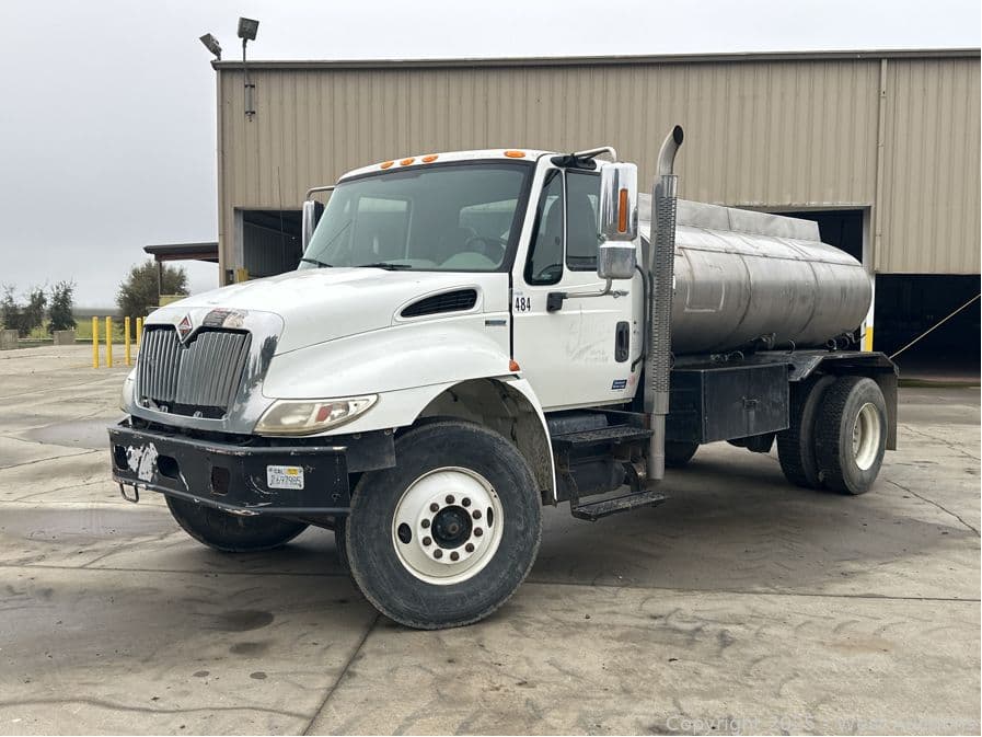 2011-international-durastar-4300-tanker-truck-with-1500-gallon-stainless-mix-tank-623562