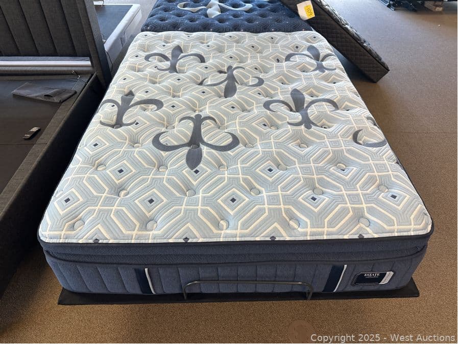 stearns-38-foster-estate-soft-euro-pillow-top-queen-2-599-retail-623036