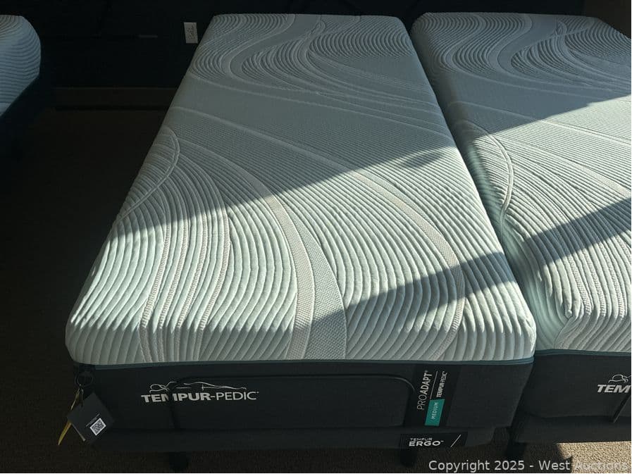 tempur-pedic-proadapt-1-0-medium-split-calking-2-899-retail-623071