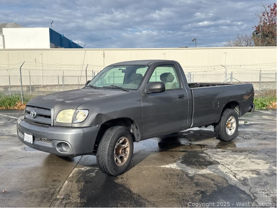 2004-toyota-tundra-pickup-truck-624195