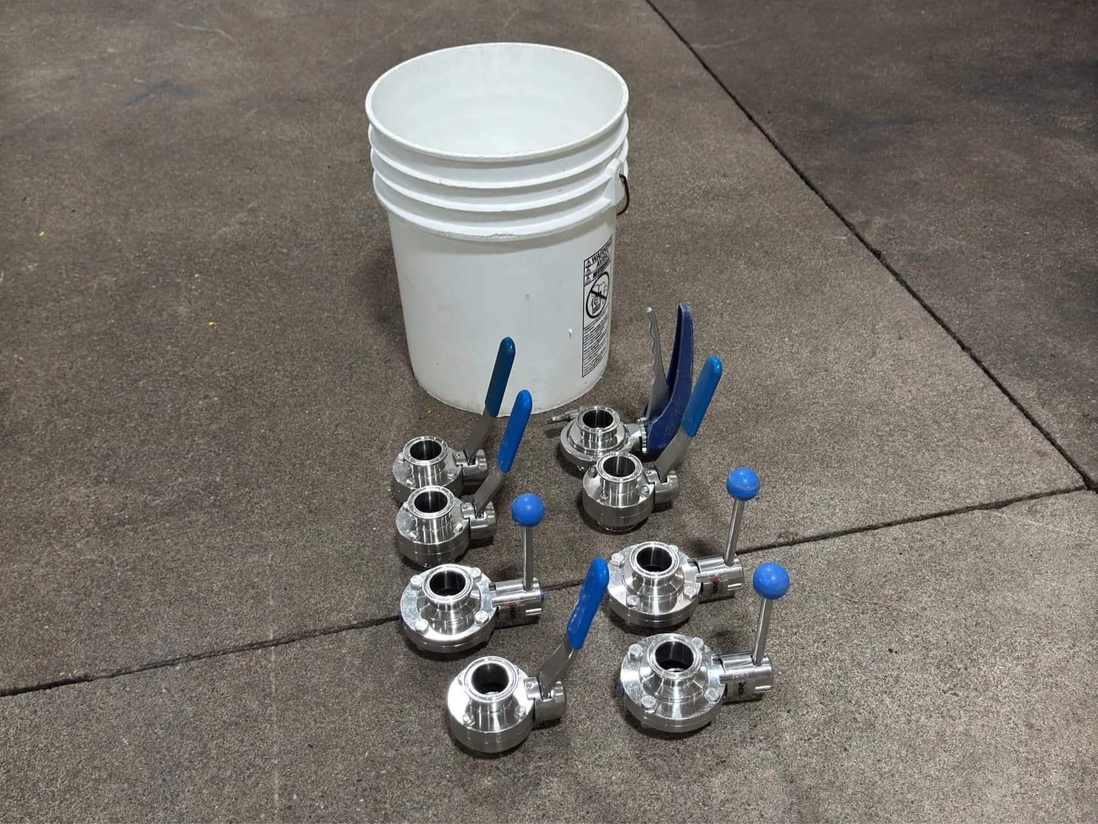 8-assorted-2-butterfly-valves-133163