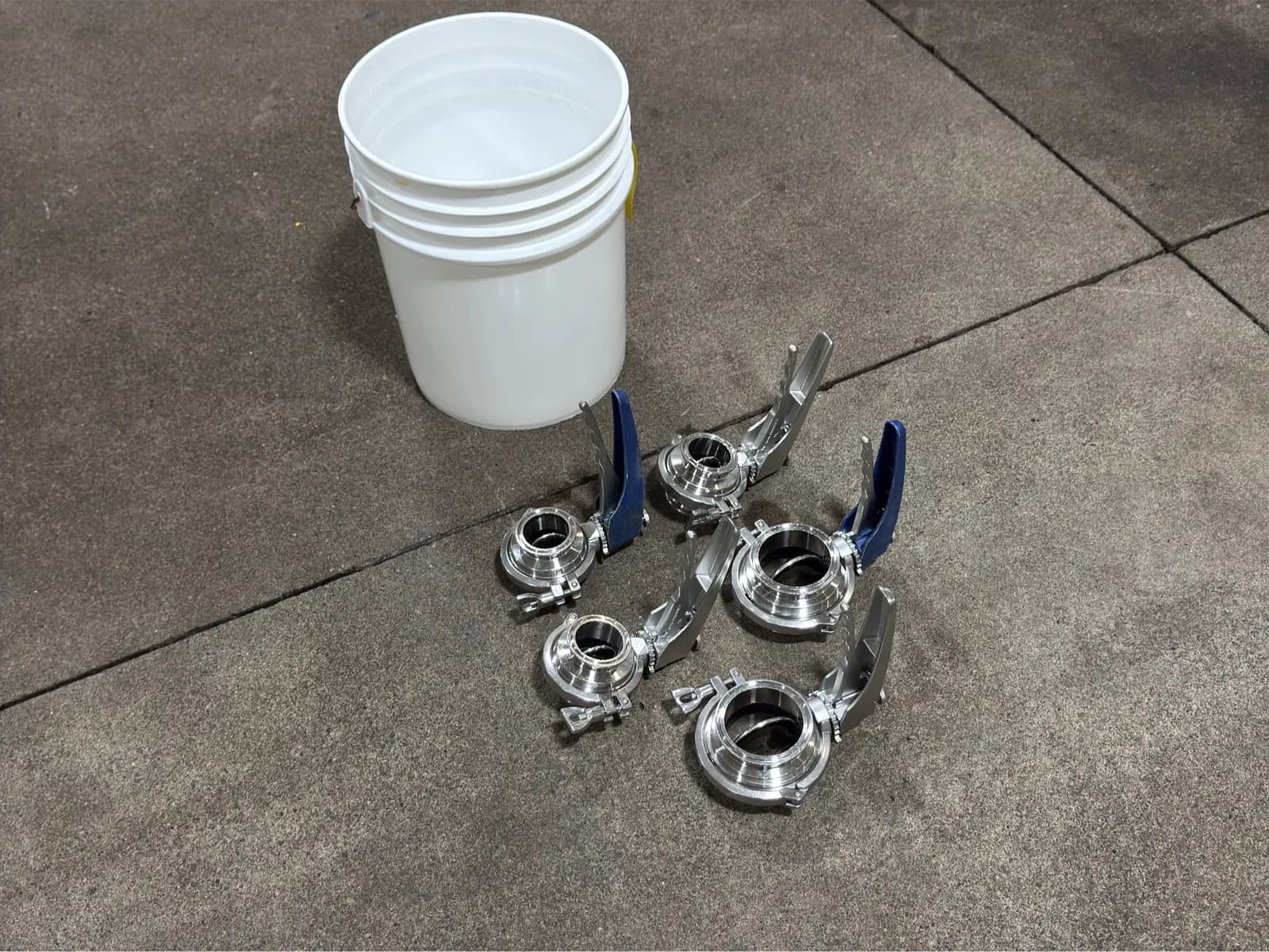 5-assorted-stainless-steel-butterfly-valves-28df7a