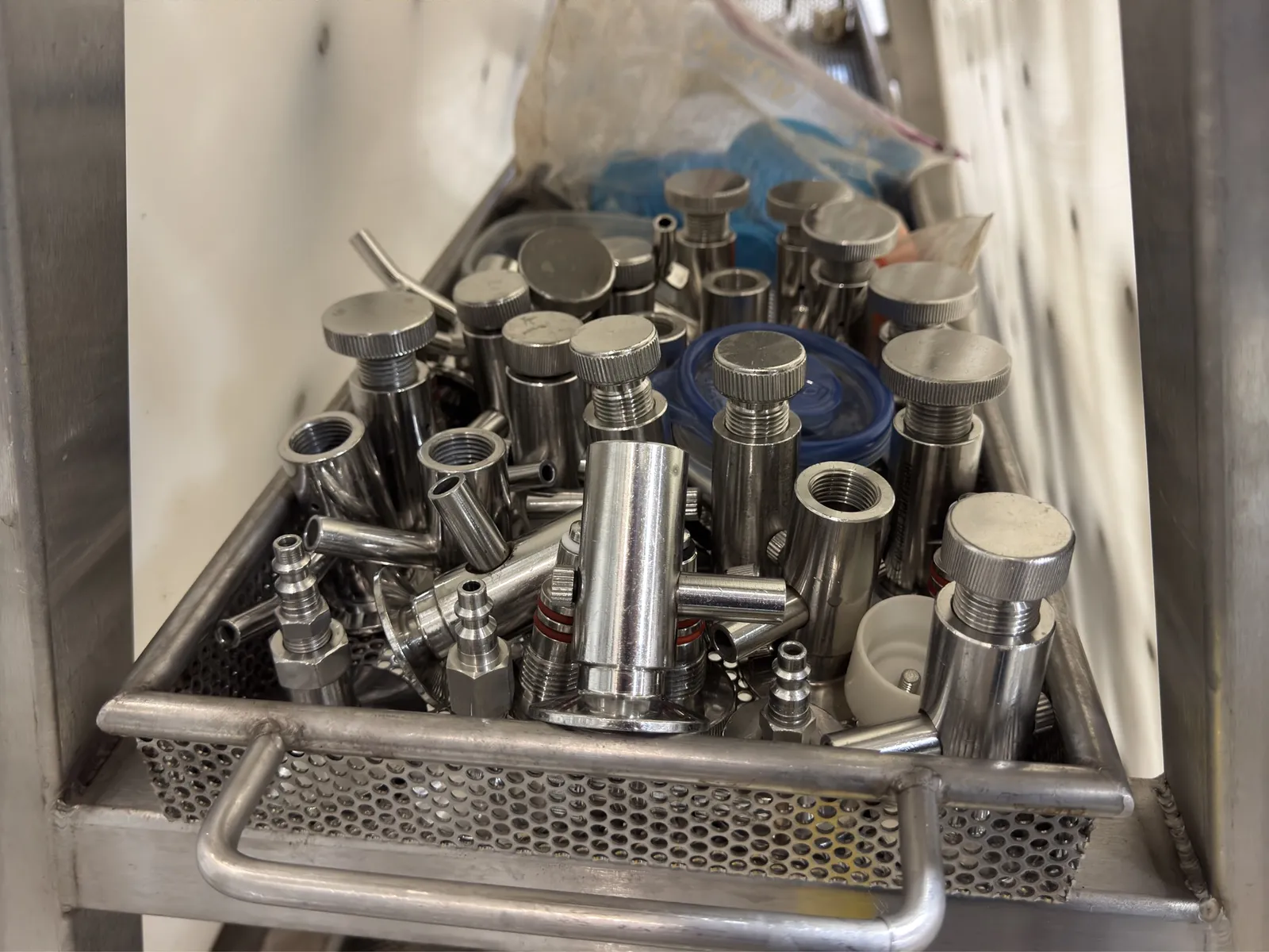 contents-of-shelf-assorted-stainless-steel-valves-3b4a0e