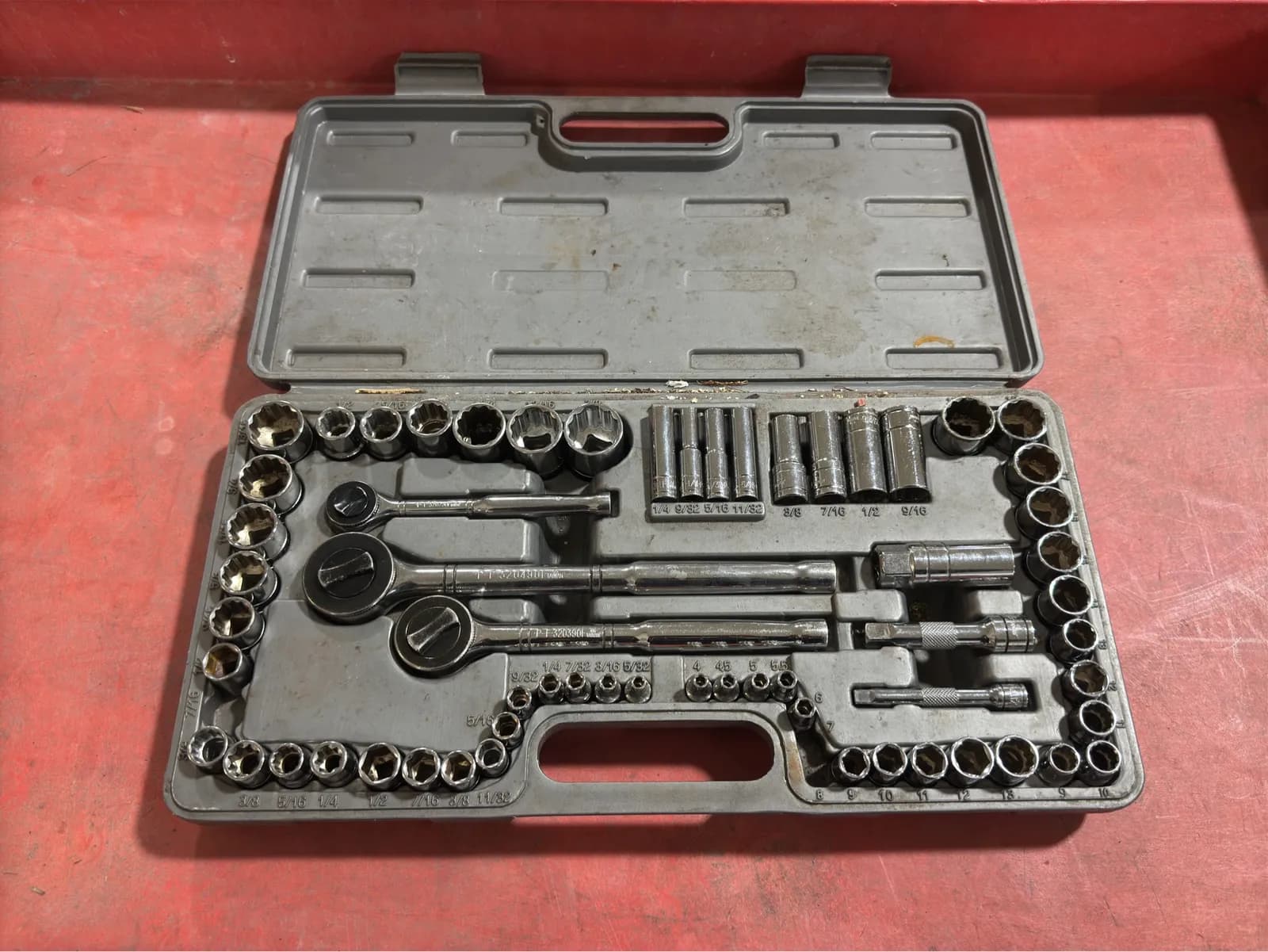 pittsburgh-ratchet-and-socket-set-21a479