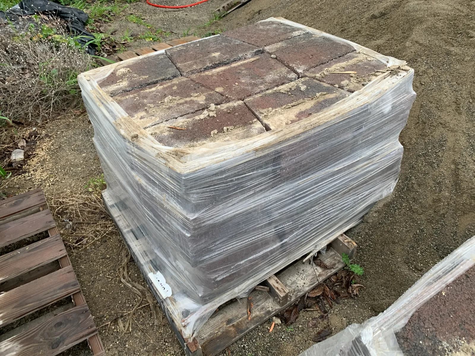 1-pallet-of-legacy-cap-red-charcoal-ca72bd
