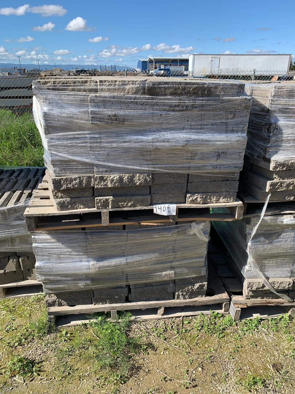 2-pallets-of-insignia-cap-tan-charcoal-c6a456