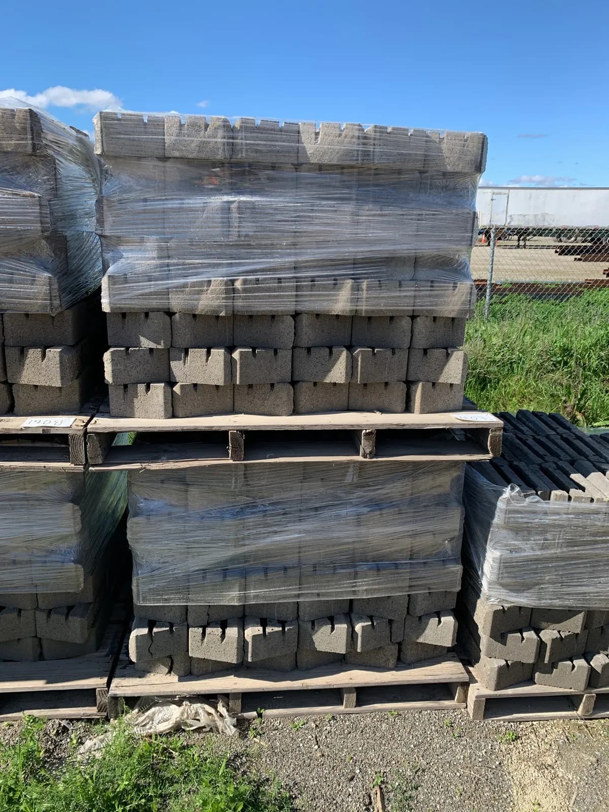 2-pallets-of-insignia-wall-tan-charcoal-65bd8b