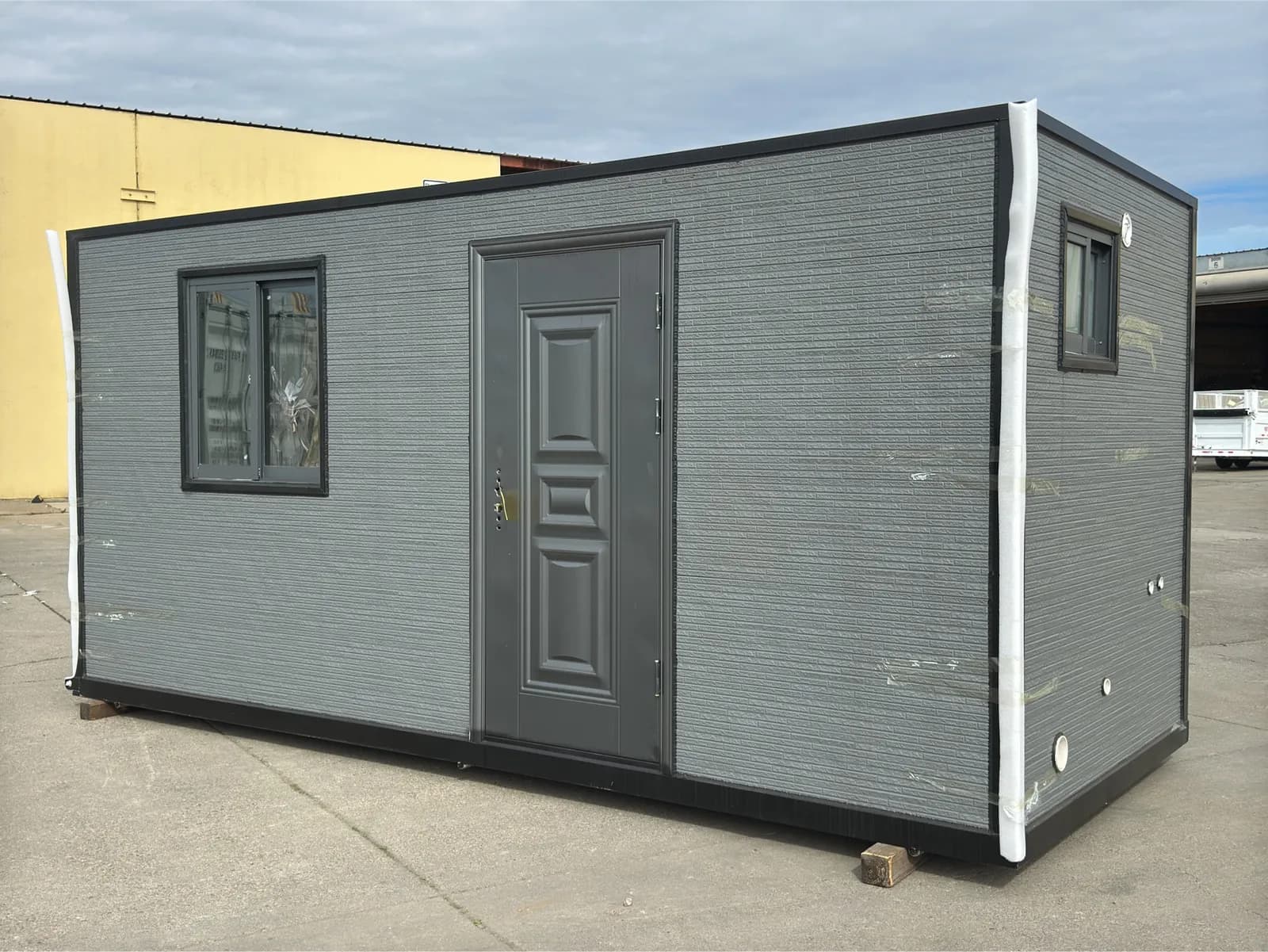 2025-simple-space-gray-metal-mini-adu-unused-mm2l77m7