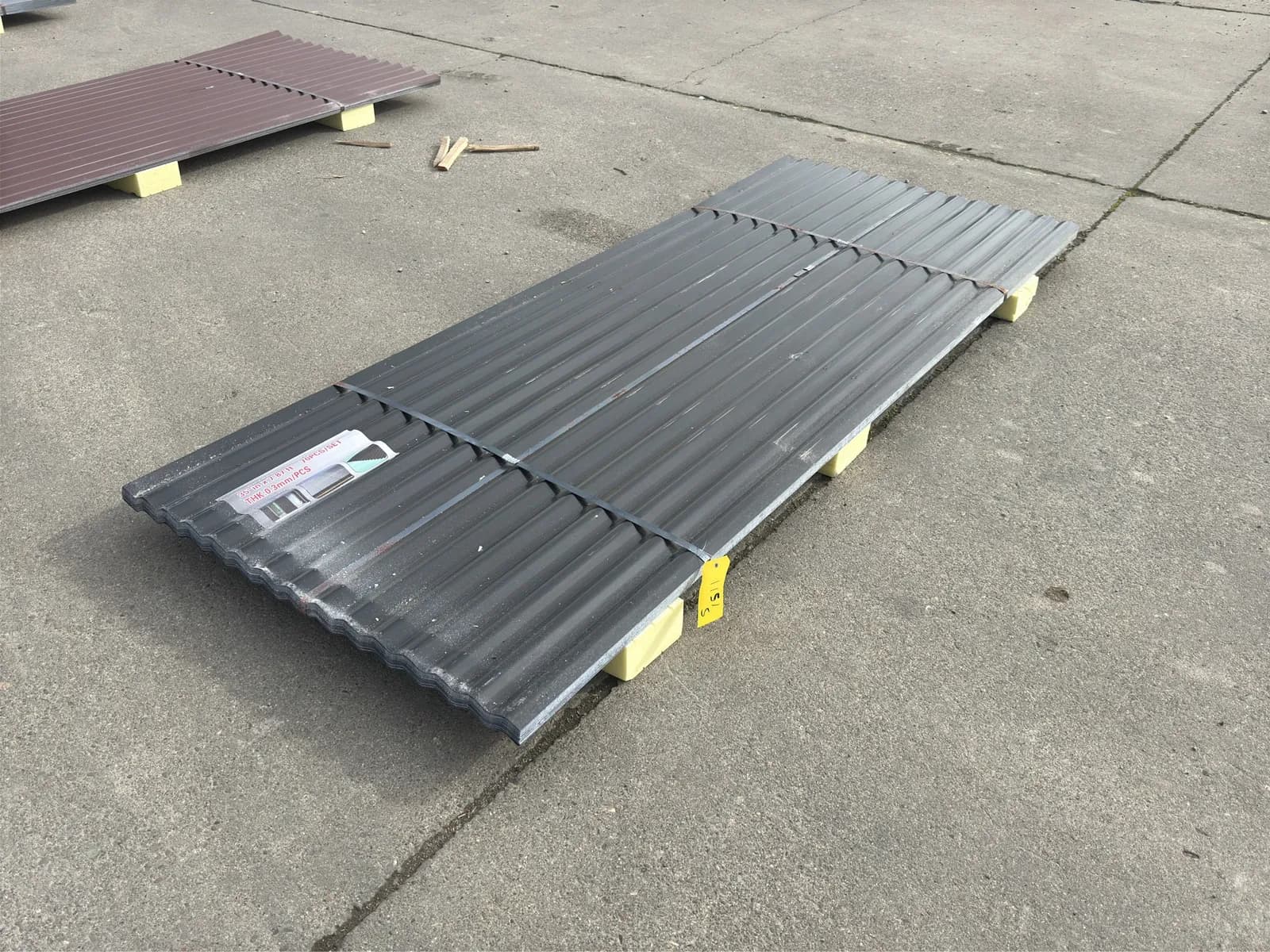 70-black-metal-roof-panels-787x35x03mm-unused-mm2lqwt9