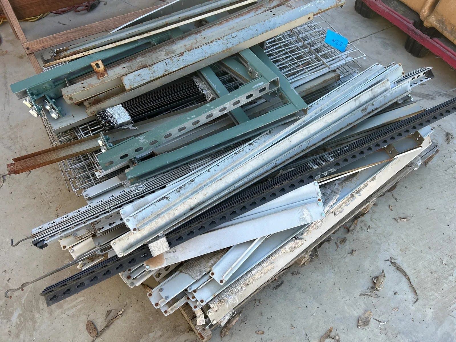 shop-wall-racks-b6a407