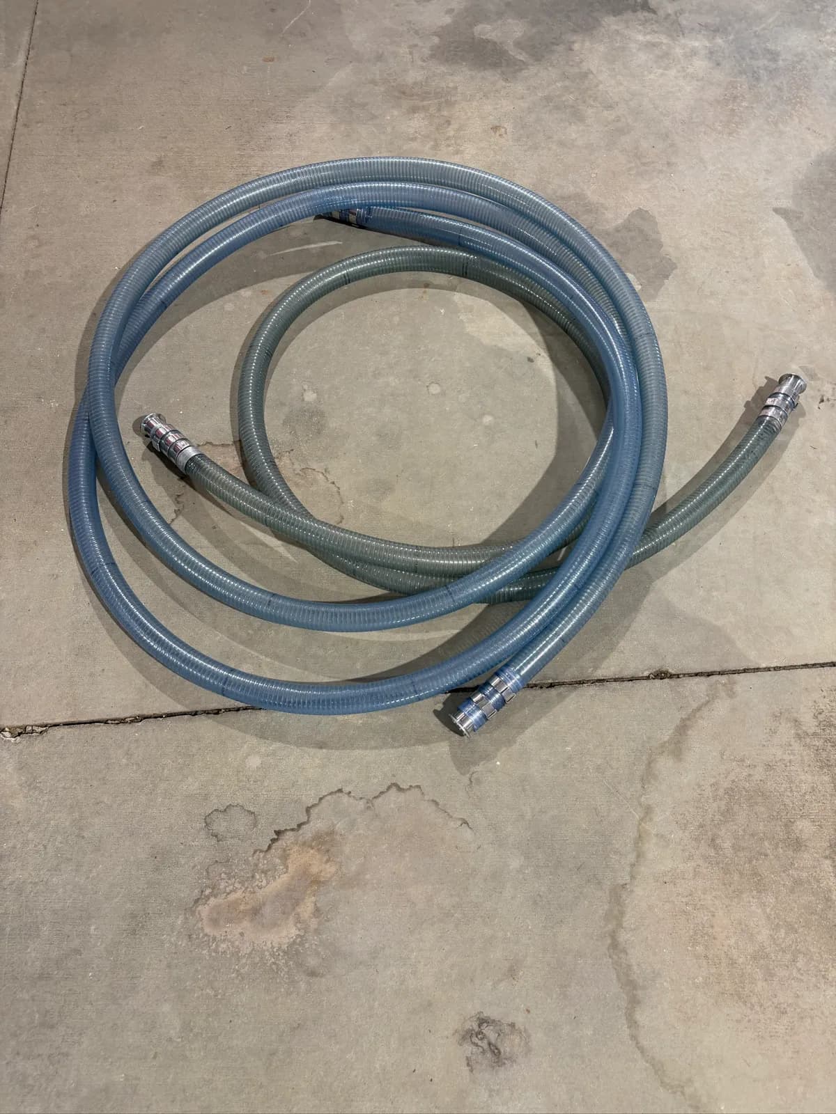 set-of-2-blue-flexible-kanaflex-wine-hoses-2-mon84p4x