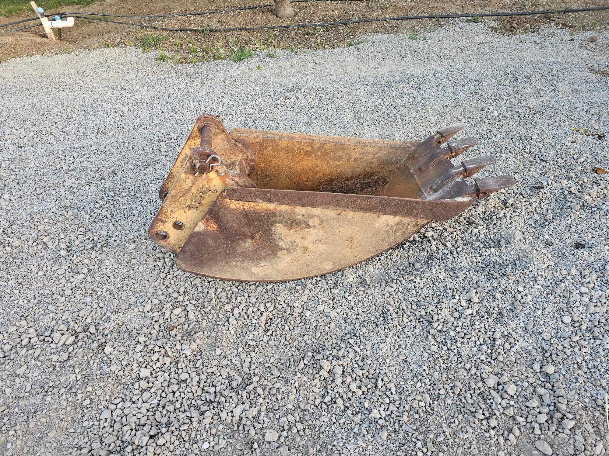4-tooth-trenching-bucket-ms81w9qo