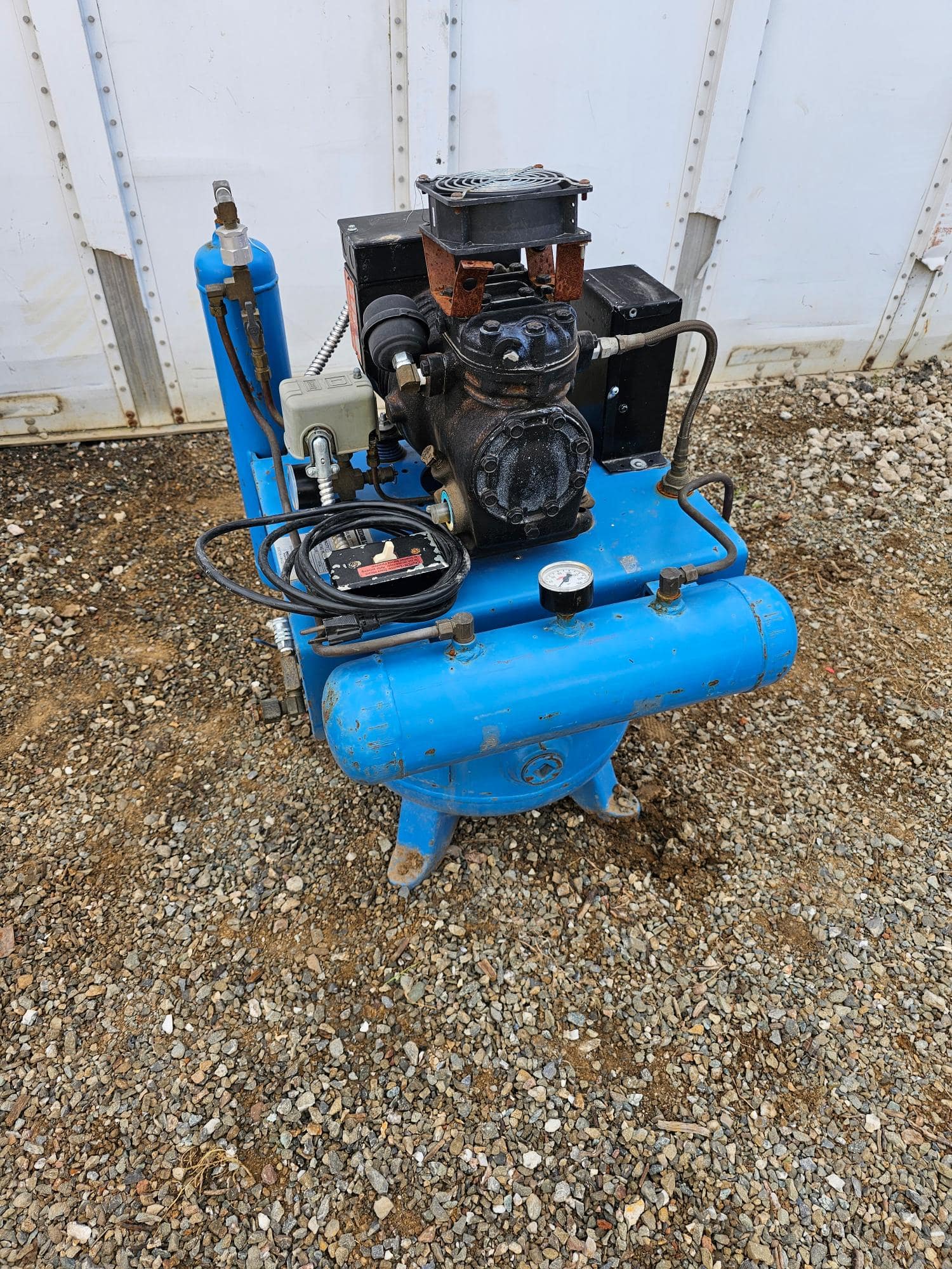 healthco-freedom-line-dental-air-compressor-eae9ba
